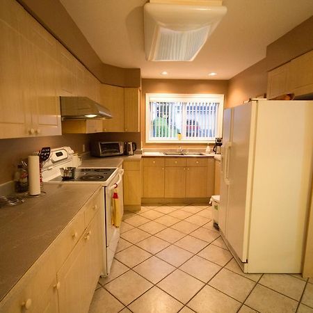 Eagle Close Executive B&B Принц Рупърт Екстериор снимка